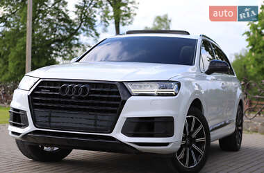 Внедорожник / Кроссовер Audi Q7 2016 в 
