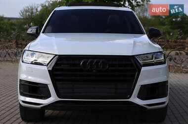 Внедорожник / Кроссовер Audi Q7 2016 в 