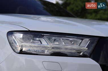 Внедорожник / Кроссовер Audi Q7 2016 в 