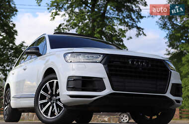 Внедорожник / Кроссовер Audi Q7 2016 в 