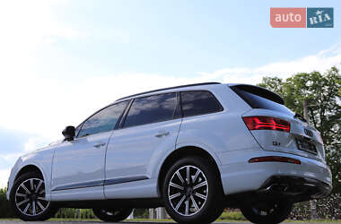 Внедорожник / Кроссовер Audi Q7 2016 в 