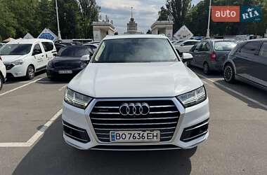 Внедорожник / Кроссовер Audi Q7 2016 в 