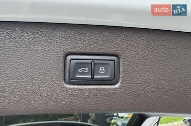 Внедорожник / Кроссовер Audi Q7 2016 в 