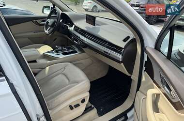 Внедорожник / Кроссовер Audi Q7 2016 в 