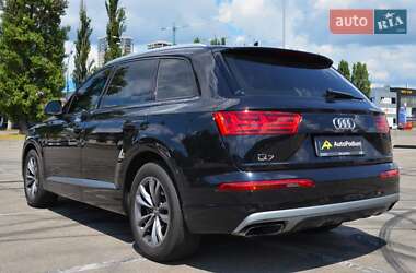 Внедорожник / Кроссовер Audi Q7 2016 в 