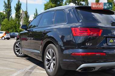 Внедорожник / Кроссовер Audi Q7 2016 в 