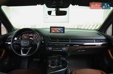 Внедорожник / Кроссовер Audi Q7 2016 в 