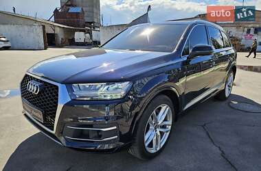 Внедорожник / Кроссовер Audi Q7 2017 в 