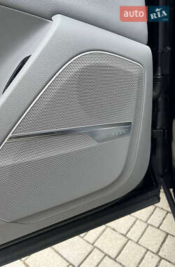Позашляховик / Кросовер Audi Q7 2018 в 