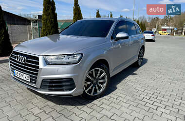 Внедорожник / Кроссовер Audi Q7 2017 в 