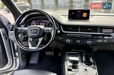 Внедорожник / Кроссовер Audi Q7 2017 в 