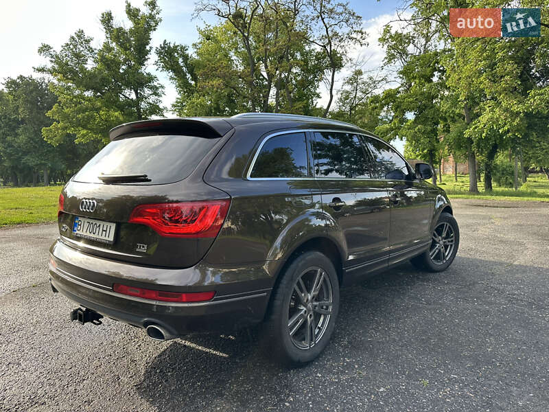 Позашляховик / Кросовер Audi Q7 2013 в Гадячі