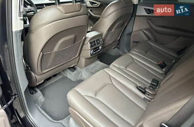 Внедорожник / Кроссовер Audi Q7 2016 в 