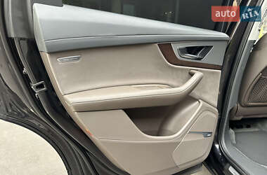 Внедорожник / Кроссовер Audi Q7 2016 в 