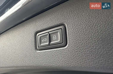 Внедорожник / Кроссовер Audi Q7 2016 в 