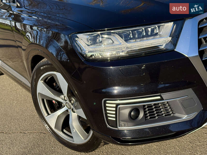 Внедорожник / Кроссовер Audi Q7 2017 в Киеве