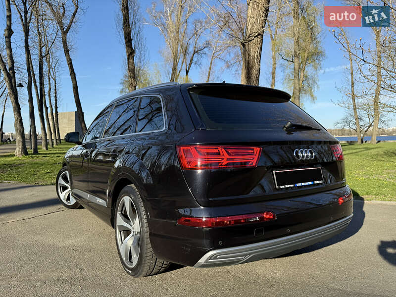 Внедорожник / Кроссовер Audi Q7 2017 в Киеве
