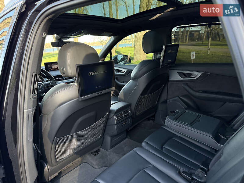 Внедорожник / Кроссовер Audi Q7 2017 в Киеве