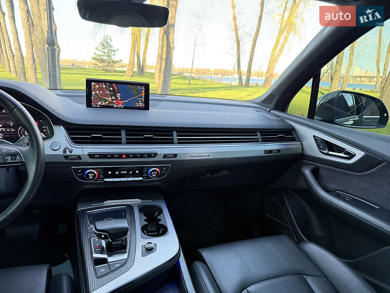 Внедорожник / Кроссовер Audi Q7 2017 в Киеве