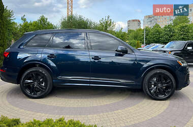 Позашляховик / Кросовер Audi Q7 2023 в 