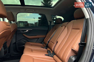 Позашляховик / Кросовер Audi Q7 2023 в 