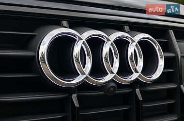 Позашляховик / Кросовер Audi Q7 2023 в 