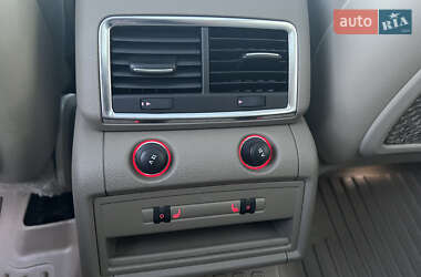 Внедорожник / Кроссовер Audi Q7 2011 в 