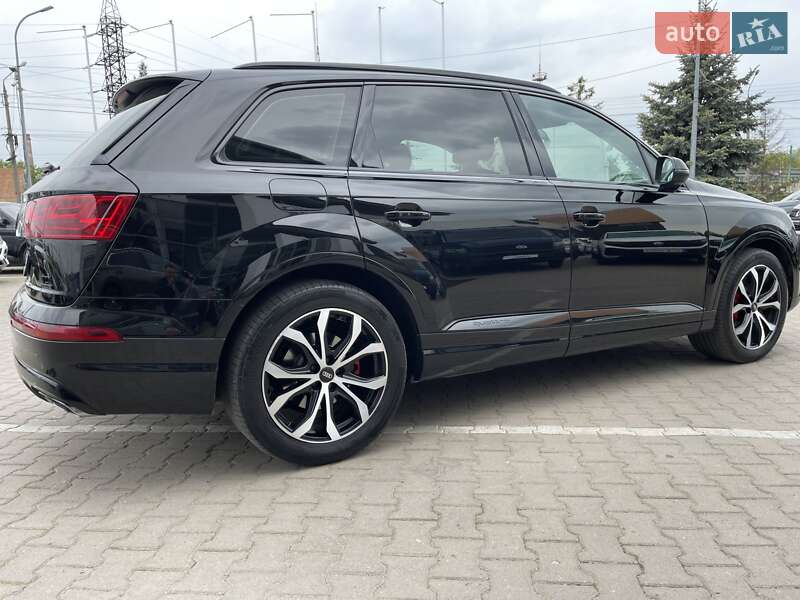Внедорожник / Кроссовер Audi Q7 2016 в Черновцах
