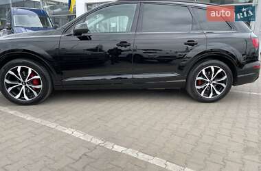 Внедорожник / Кроссовер Audi Q7 2016 в 