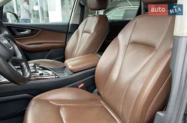 Внедорожник / Кроссовер Audi Q7 2016 в 