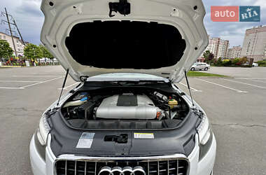 Внедорожник / Кроссовер Audi Q7 2011 в 