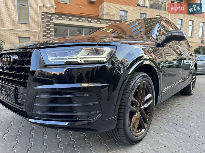 Позашляховик / Кросовер Audi Q7 2016 в Чернівцях