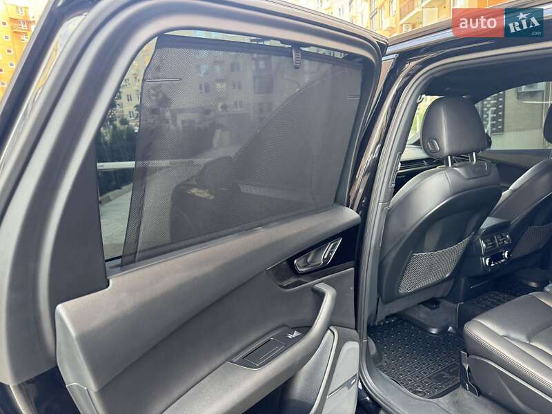 Позашляховик / Кросовер Audi Q7 2016 в Чернівцях