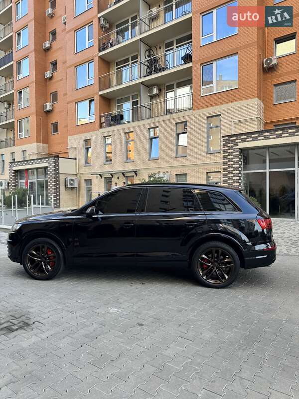 Позашляховик / Кросовер Audi Q7 2016 в Чернівцях