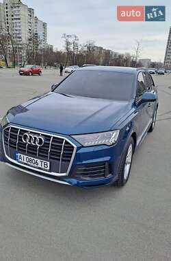 Позашляховик / Кросовер Audi Q7 2022 в 