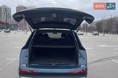 Позашляховик / Кросовер Audi Q7 2022 в 