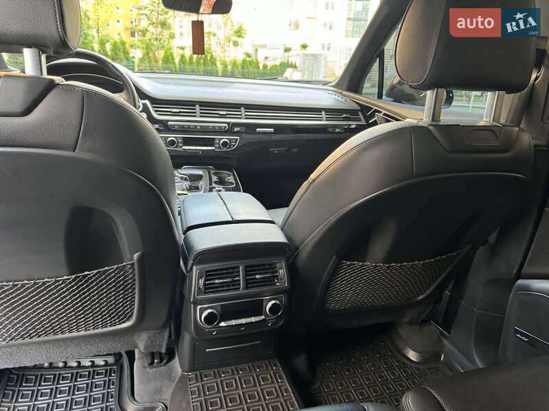 Позашляховик / Кросовер Audi Q7 2016 в Чернівцях