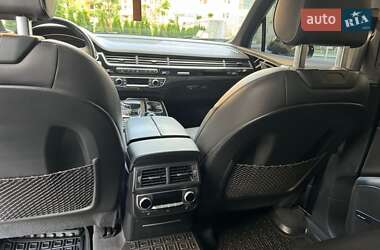 Внедорожник / Кроссовер Audi Q7 2016 в 