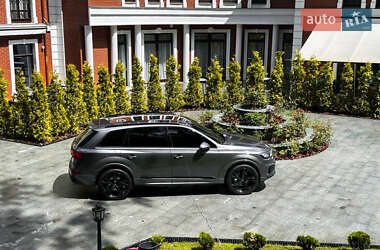 Внедорожник / Кроссовер Audi Q7 2020 в 
