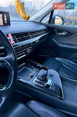 Внедорожник / Кроссовер Audi Q7 2017 в 