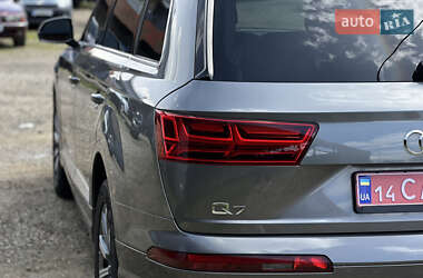 Внедорожник / Кроссовер Audi Q7 2017 в 