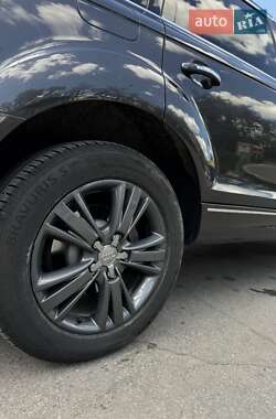 Внедорожник / Кроссовер Audi Q7 2010 в 
