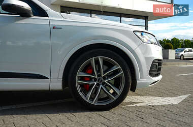 Внедорожник / Кроссовер Audi Q7 2017 в 