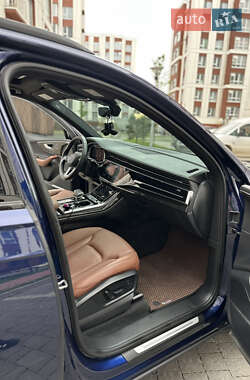 Внедорожник / Кроссовер Audi Q7 2021 в 