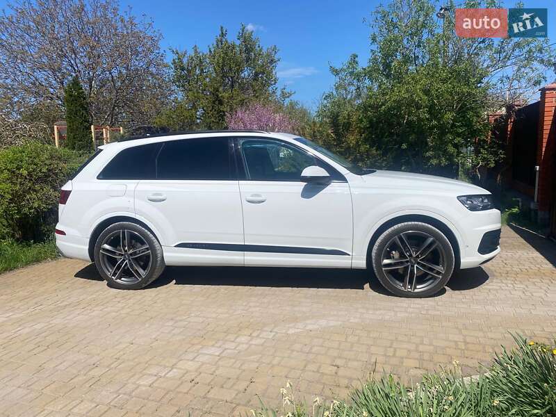 Внедорожник / Кроссовер Audi Q7 2016 в Днепре