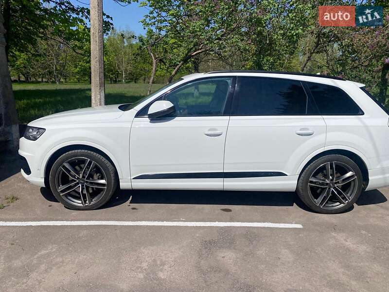 Внедорожник / Кроссовер Audi Q7 2016 в Днепре