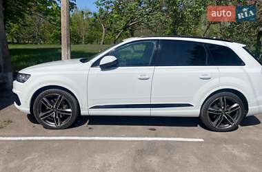 Внедорожник / Кроссовер Audi Q7 2016 в 