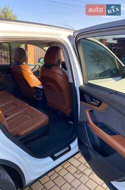 Внедорожник / Кроссовер Audi Q7 2016 в 
