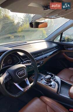 Внедорожник / Кроссовер Audi Q7 2016 в 