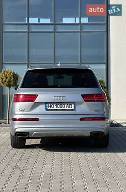 Внедорожник / Кроссовер Audi Q7 2016 в 